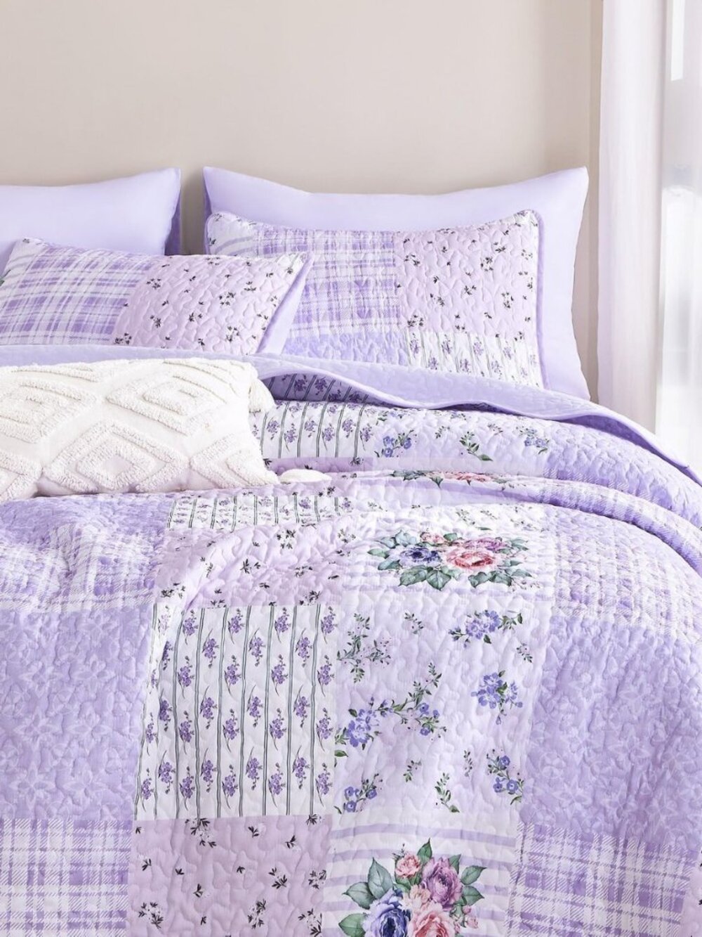 Floral Quilt Set, Patchwork Design with Flower Plaid Pattern for Country